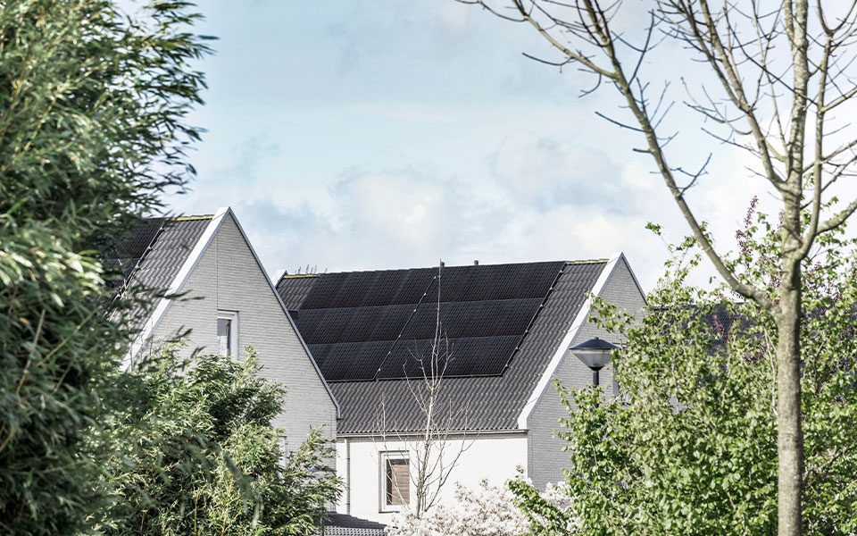Solceller på ett tegeltak