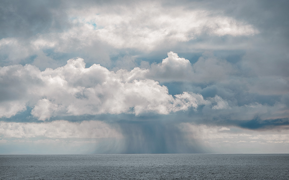 Storm över öppet hav