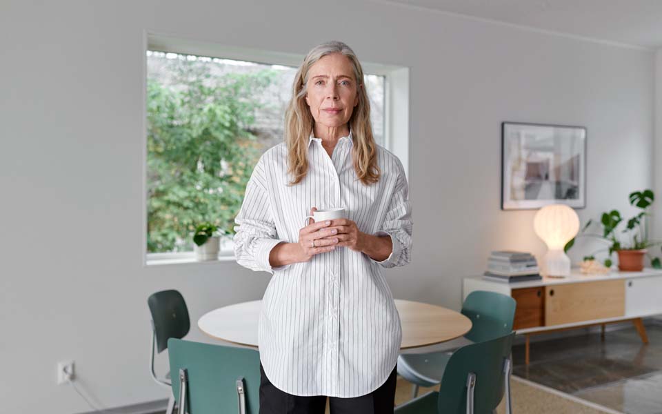 Kvinna med kaffekopp