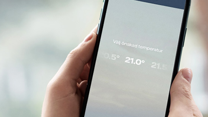 Smart termostat-appen på en mobiltelefon