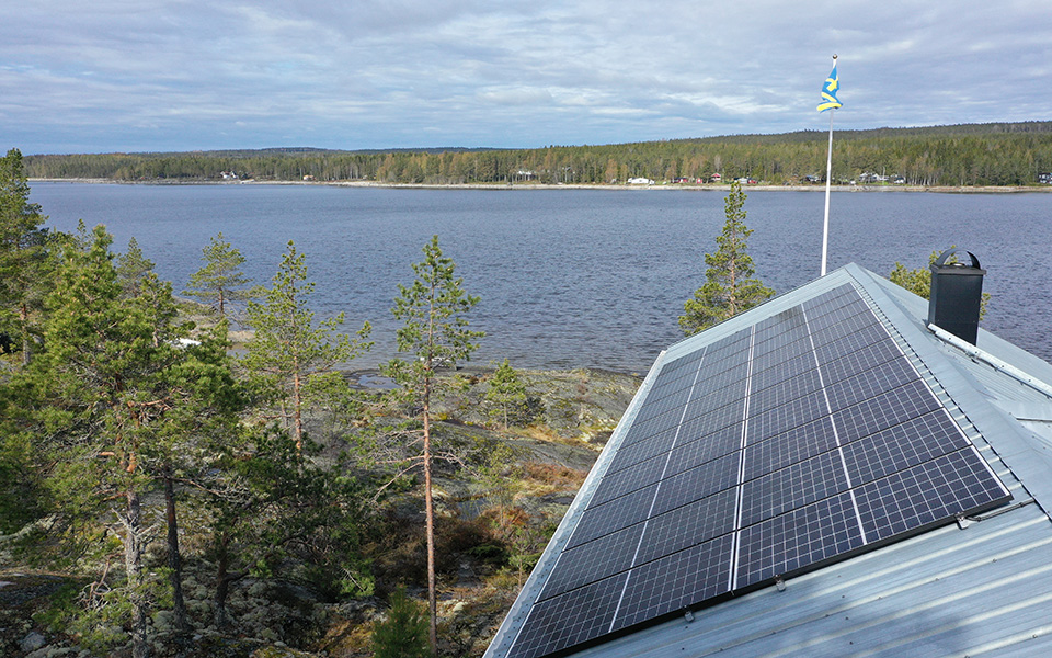 Solpaneler i skärgården