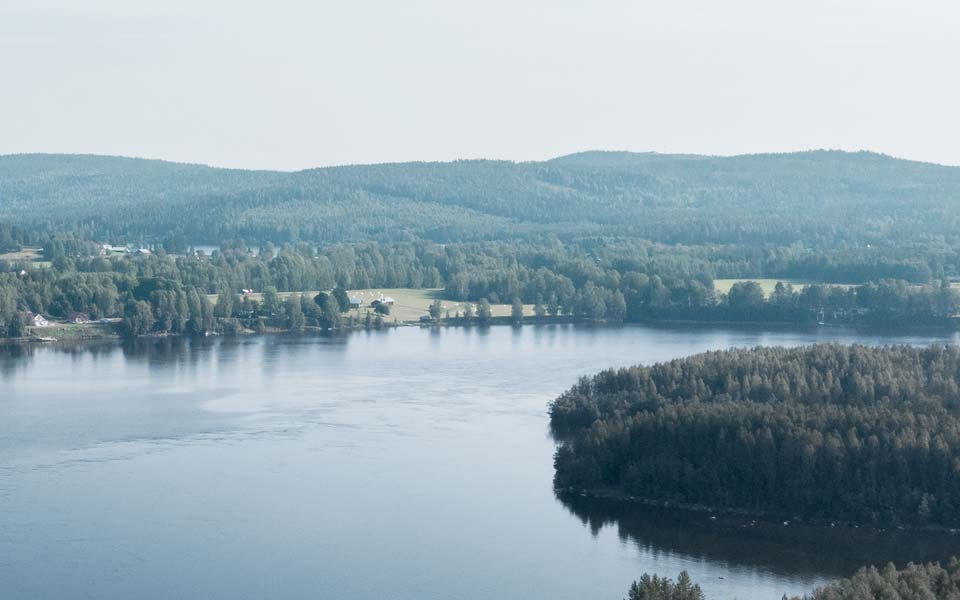 Vy mot bergen vid Vittjärvs kraftstation
