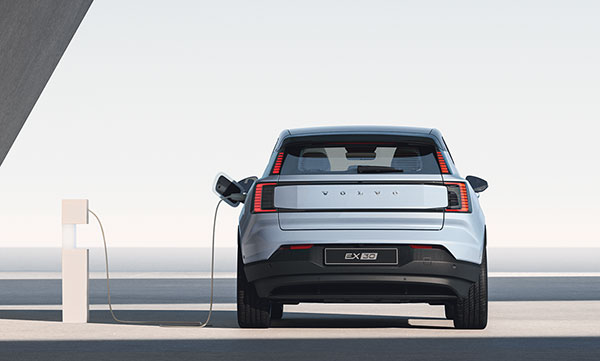 Elbil som laddas upp