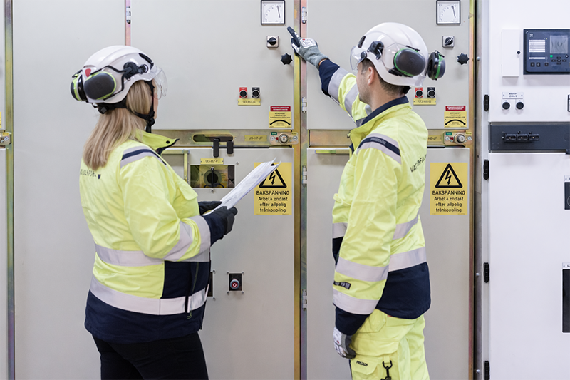 Trygg tillväxt kräver rätt elstrategi. Vattenfalls experter Sofia Nyström och Rikard Lindberg ger sin syn på hur skalbara elanläggningar kan minska risker och skapa långsiktig flexibilitet.