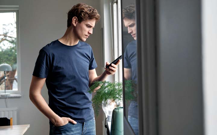 Man med telefon