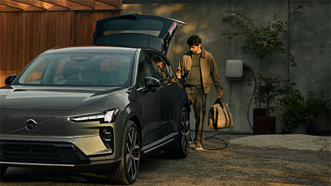 Familj på garageuppfart