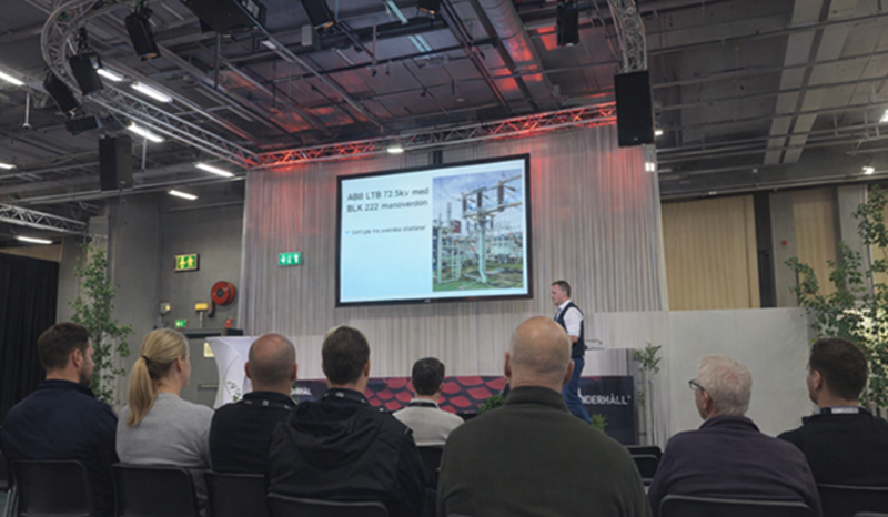 Personer som lyssnar på en föreläsning