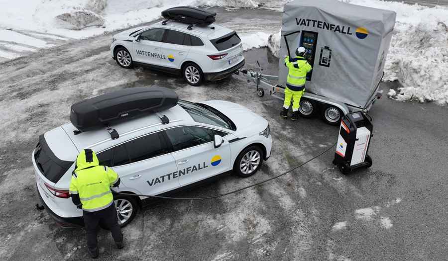 Komplett mobilt energilager, 100 kWh, monterat på släpvagn, redo att tas i bruk omgående.